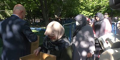 Kocasinan Belediyesi’nden Organik Domates Fidesi Dağıtımı