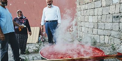 Kocasinan’da Dağıtılan Domates Fidelerinin Ürünleri Kışlık Yiyecek Oldu