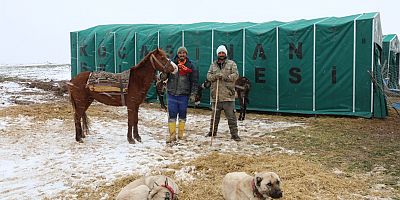 Kocasinan, Yaylada Mahsur Kalan Çobanları ve Bin 200 Koyunu Kurtardı