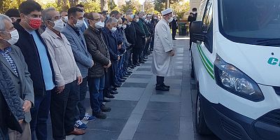 Koronavirüsten Hayatını Kaybeden Eski Belediye Başkanı Doktor, Toprağa Verildi