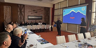 Kumsmall’da Mobilya Zirvesi: Rus ve Türkmen Heyetlerden İş Birliği Hamlesi