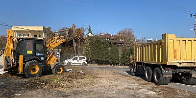Kuru Yapraklar Geri Dönüşüyor,  Melikgazi’nin Parklarına Gübre Oluyor
