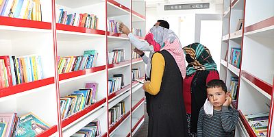Kütüphane Geziyor, Mahalleli Okuyor
