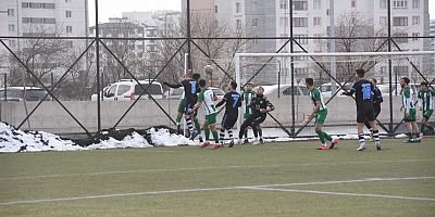 Lider Şekerspor 3 Puanı 3 Golle Aldı