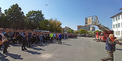 Lisede Yapılan Deprem Tatbikatı Gerçeğini Aratmadı