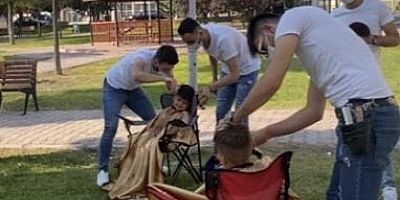 Mahalle Mahalle Gezip, Çocukları Ücretsiz Tıraş Ediyorlar
