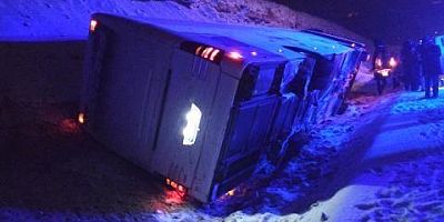 Malatya- Kayseri karayolunda yolcu otobüsü devrildi: 3 yaralı