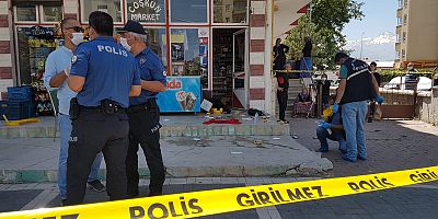 Markette Karşılaştığı Eski Sevgilisi ve Arkadaşını Bıçakladı