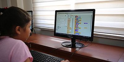 MEB 1 Milyon Öğrenciye Tercih Edilmeyen ‘Delphi’ Yazılımını Öneriyor!