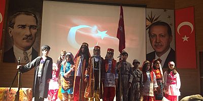 Melikgazi Çocuk Meclisi’nden “İstiklal Marşı” Konulu Tiyatro Gösterimi