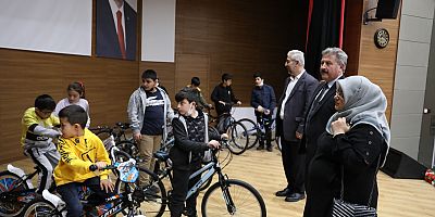 Melikgazi'den Yetim Çocuklara Bisiklet Hediyesi