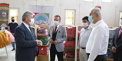 “Melikgazi Kıyafet Evi” İhtiyaç Sahiplerini Giydirmeye Devam Ediyor