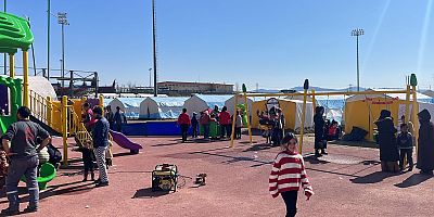 Melikgazi Maraş Deprem Bölgesindeki Çadır Kente Oyun Parkı Kurdu