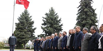 Melikgazi Personeli'nden Ataya Saygı Duruşu