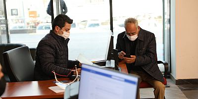 Melikgazi'ye Gelen Vatandaşın Sağlığı İçin HES Kodu Almaya Yardımcı Olunuyor