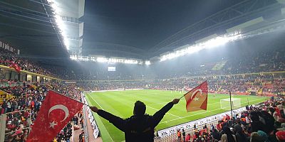 Milli Maç Coşkusunu Dostane Yaşatan Kayseri, Her Kesimden Tam Not Aldı