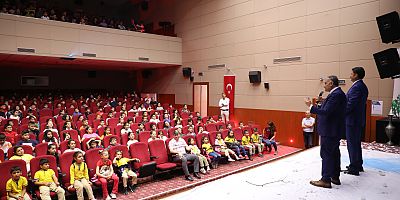 Miniklerden Tiyatro Şenliğine Yoğun İlgi