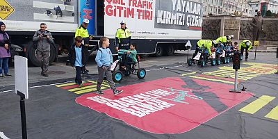 ‘Mobil Trafik Eğitim Tırı’nda Çocuklar Eğlenerek Öğreniyor