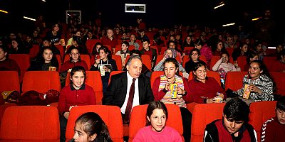 Naim Süleymanoğlu’nun Hayatı Film Oldu, Öğrenciler Akın Etti