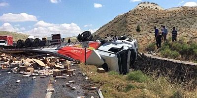 Nevşehir Yolunda TIR Devrildi