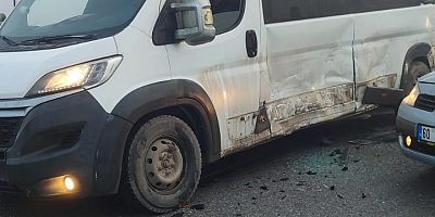 Öğrenci Servisi İle Otomobilin Çarpıştığı Kazada: 10 Yaralı
