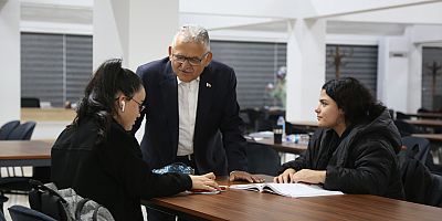 Öğrencilere Kütüphanede “Başkan” Sürprizi