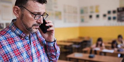 Okullarda Yeni Dönem; Öğretmenlerde Derse Telefonla Giremeyecek