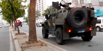 Operasyonda, Özel Harekat Polisi’ne silahlı saldırı: 1 polis yaralı