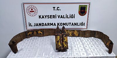 Operasyonla Tarihi Tevrat Kitabı Ele Geçirildi