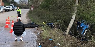 Otomobil Elektrik Direğine Çarptı: 3 Ölü!