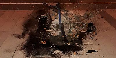 Otomobil, Elektrik Trafosuna Çarptı: 5 Yaralı