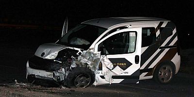 Otomobil İle Hafif Ticari Araç Çarpıştı: 5 Yaralı