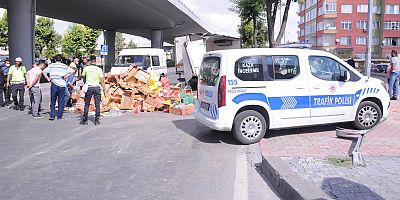Otomobil İle Kamyonet Çarpıştı: 1 Yaralı