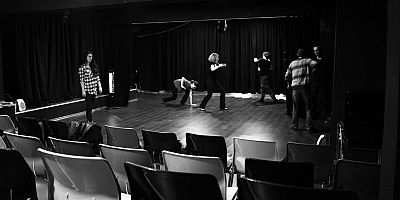 Pandemi Tiyatro Dünyasına Çöktü: Kadıköy Theatron Kapandı
