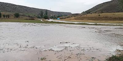 Pınarbaşı İlçesinde Dere Taştı