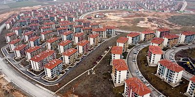 Pınarbaşı ve Sarız’daki 102 Depremzede TOKİ Konutlarına Dahil Edilecek