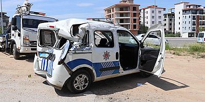 Polis Aracı İle Otomobil Çarpıştı: 2'si Polis, 3 Yaralı