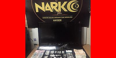 Polis, torbacıyı suçüstü yakaladı... Euro, TL ve uyuşturucular...