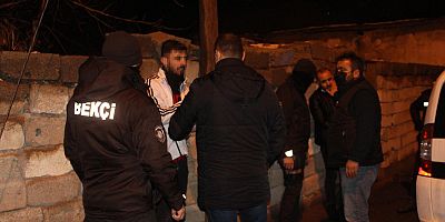 Polisin 'Dur' İhtarına Uymayan 2 Şüpheli Kovalamaca Sonucu Yakalandı