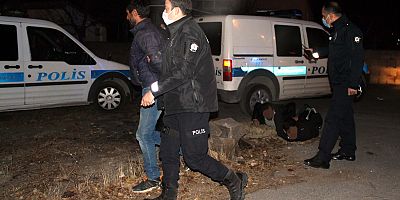 Polisin 'Dur' İhtarına Uymayan Otomobilde Uyuşturucu Ele Geçirildi: 4 Gözaltı