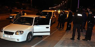 Polisin 'Dur' İhtarına Uymayan Otomobildekiler 20 Kilometre Kaçabildi