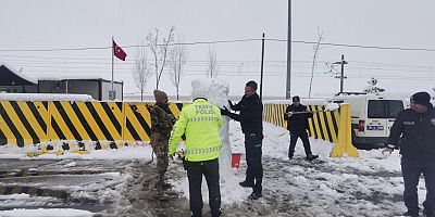 Polislerden 176. Kuruluş Yıldönümüne Özel Polis Kardan Adam