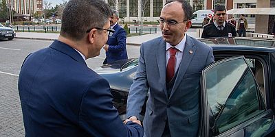 Rektörün İlk İcraatı Lüks Araç Kiralamak Oldu