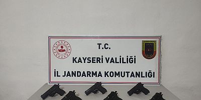 Ruhsatsız Tabancaları Piyasaya Sürmeden Yakalandı