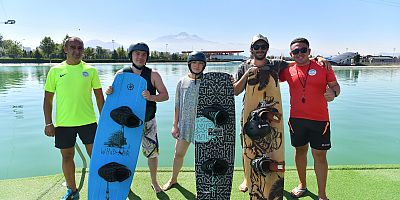 Rus Turistler, Büyükşehir Sukaypark’ı Tercih Etti
