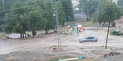 Saçlı Mahallesi Sele Teslim Oldu