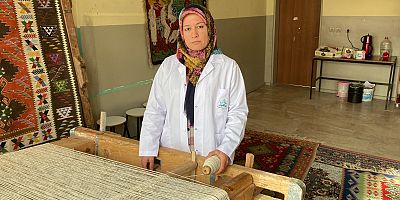 Sarız Kadın Kooperatifi Başkanı Alkış, ‘Kilim Dokuma Sanatçısı’ Oldu