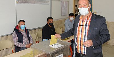Seçmenlere, 'Yan Binada Sınav Var, Lütfen Sessiz Olalım' Uyarısı