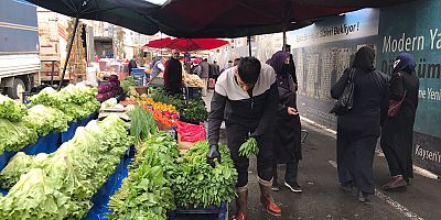 Semt Pazarında Güncel Sebze ve Meyve Fiyatları
