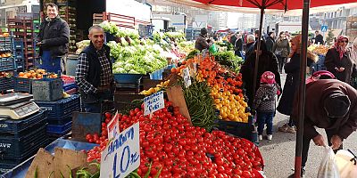 Semt Pazarında Meyve-Sebze Fiyatları